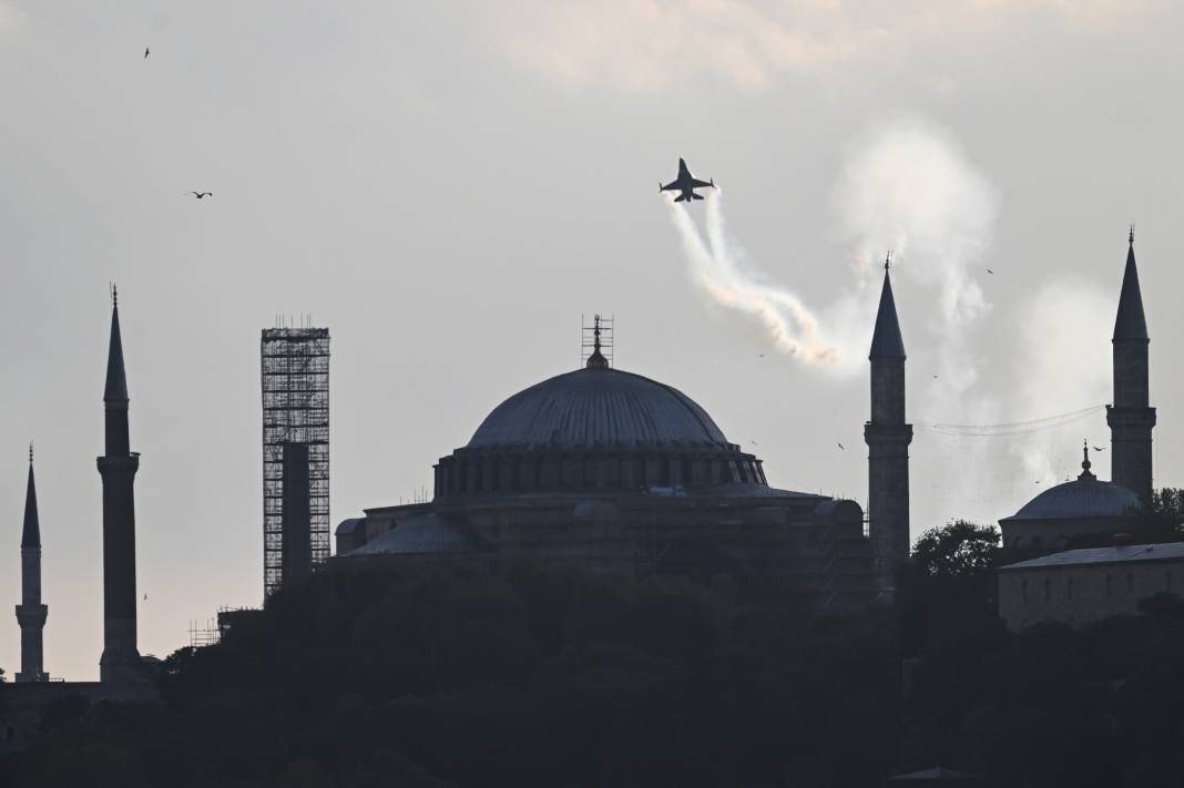 SOLOTÜRK'ten rekor kıran gösteri. İstanbulluları büyülediler 2